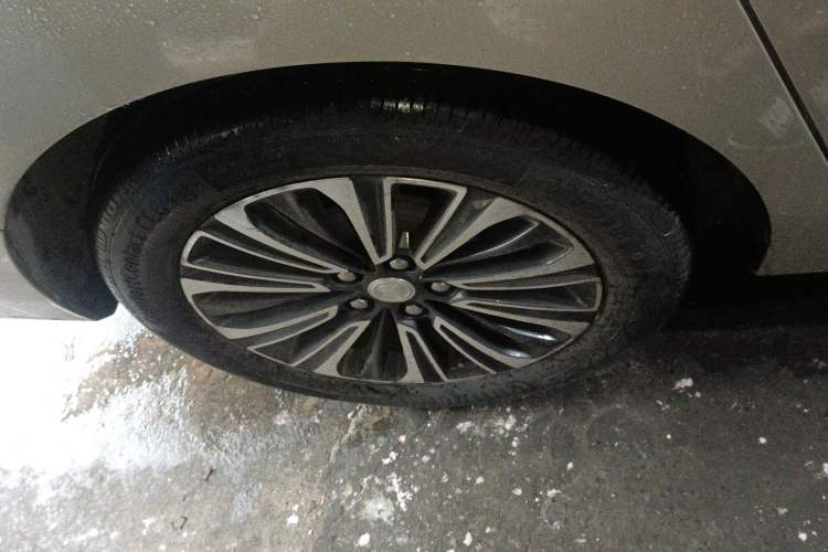 Used Buick GL8 2020 ES Land Cruiser 653T Flagship Model Right Rear Wheel Hub