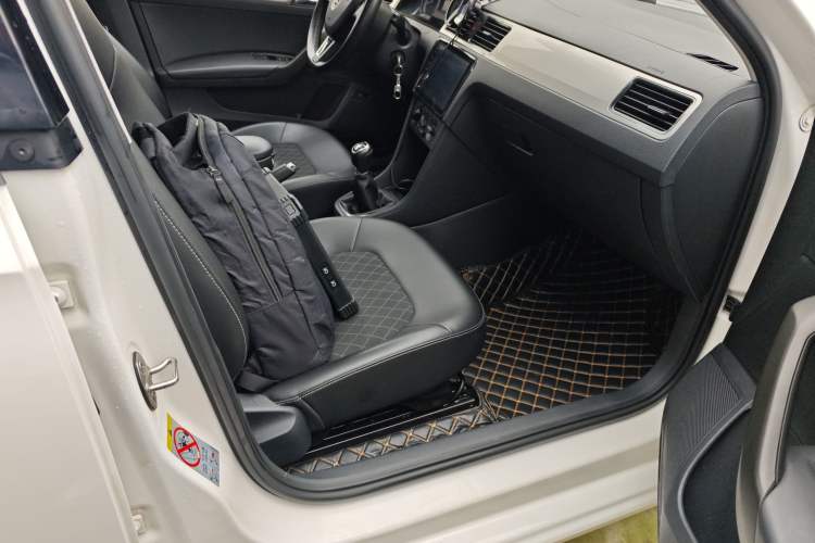 Used Skoda Rapid 2018 1.4L Manual Comfort Edition Right Front Seat