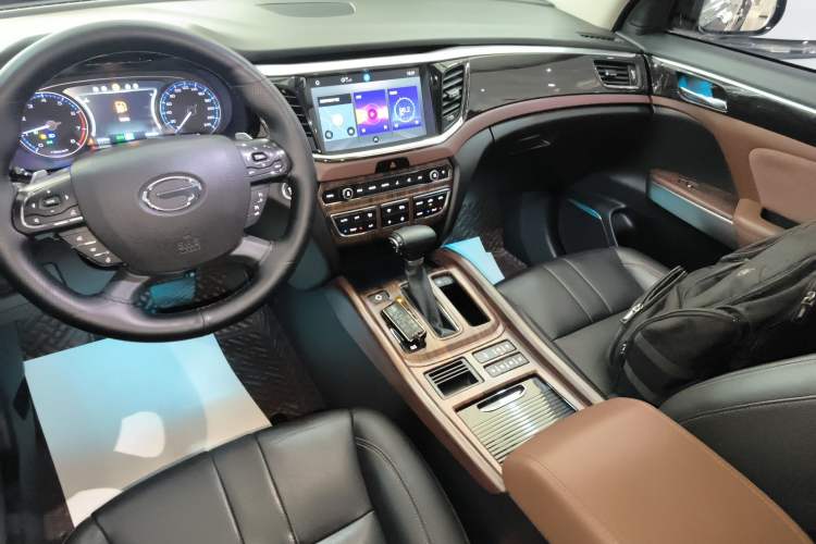 Used GAC Trumpchi GS8 2019 390T Two-Wheel Drive Luxury Smart Connectivity Version (7 Seats) Gear Lever