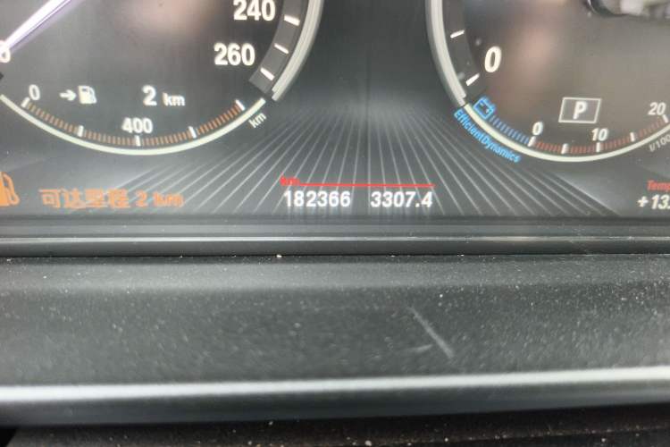 Used BMW 5 Series 2013 525Li Luxury Model Odometer Close Up