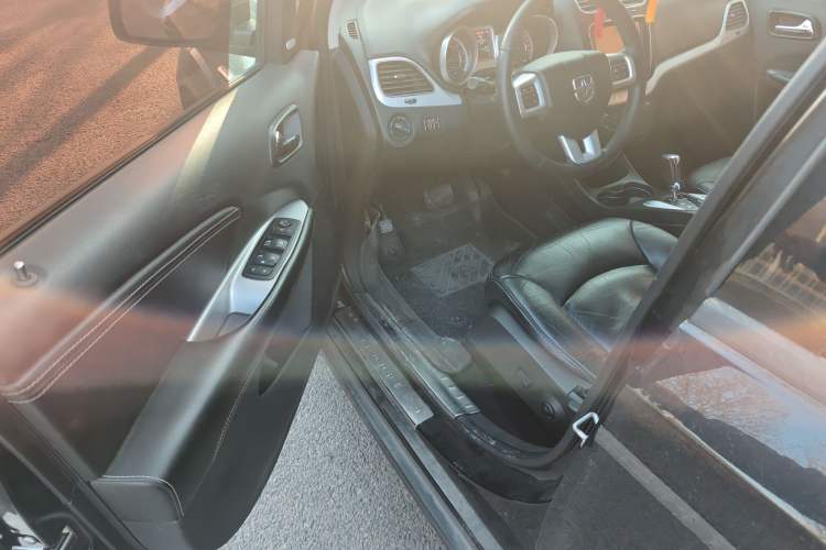 Used Dodge Journey 2013 2.4L Two-Wheel Drive Luxury Version