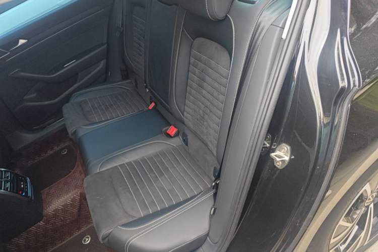 Used Volkswagen Magotan 2020 330TSI DSG Luxury Edition Left Rear Seat