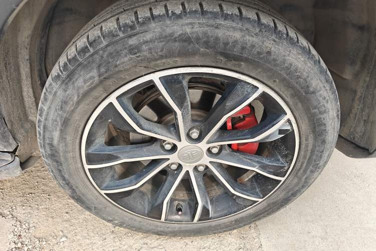 Used FAW Senya R7 2016 1.6L Manual Luxury Model Right Front Wheel Hub