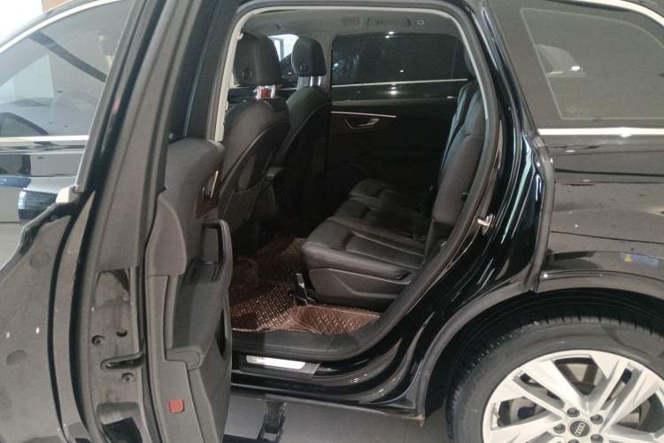 Used Audi Q7 2023 45 TFSI quattro S line Sport model