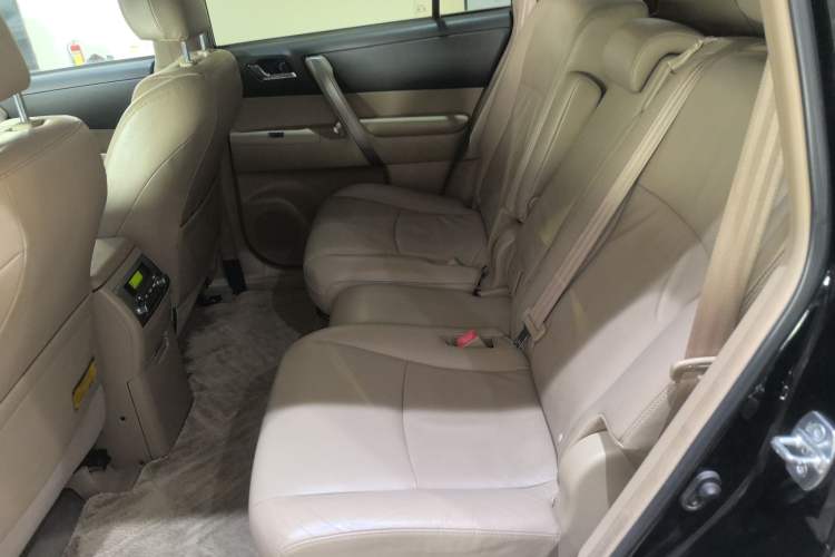 Used Toyota Highlander 2012 2.7L Two-Wheel Drive 7-Seater Luxury Edition
