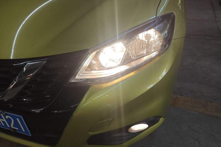 Used Nissan Tiida 2016 1.6L CVT Cool Dynamic Edition Left Front Headlight