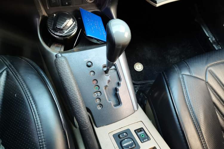 Used Toyota RAV4 2011 2.0L Automatic Luxury Edition Gear Lever