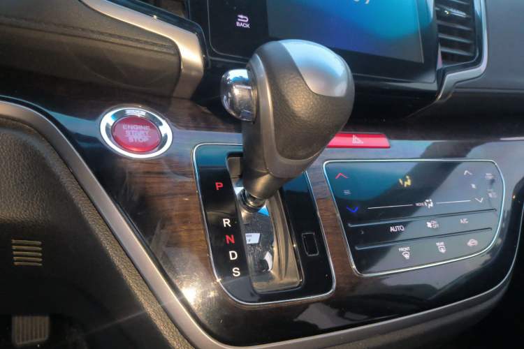 Used Honda Odyssey 2015 Updated Version 2.4L Smart Edition
