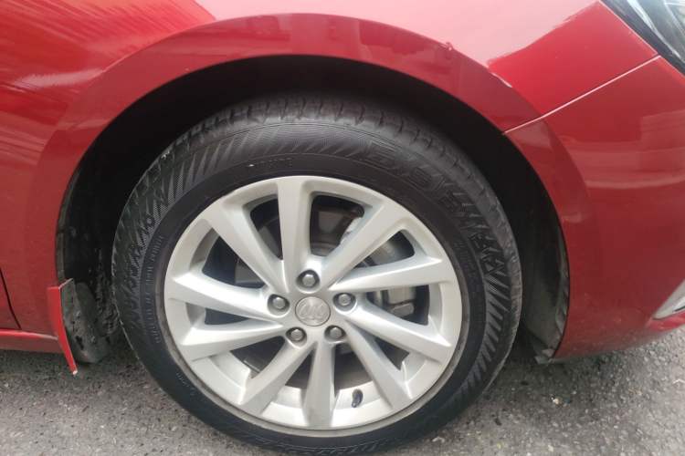 Used Buick Verano 2018 Sedan 15S Automatic Leading Model Right Front Wheel Hub