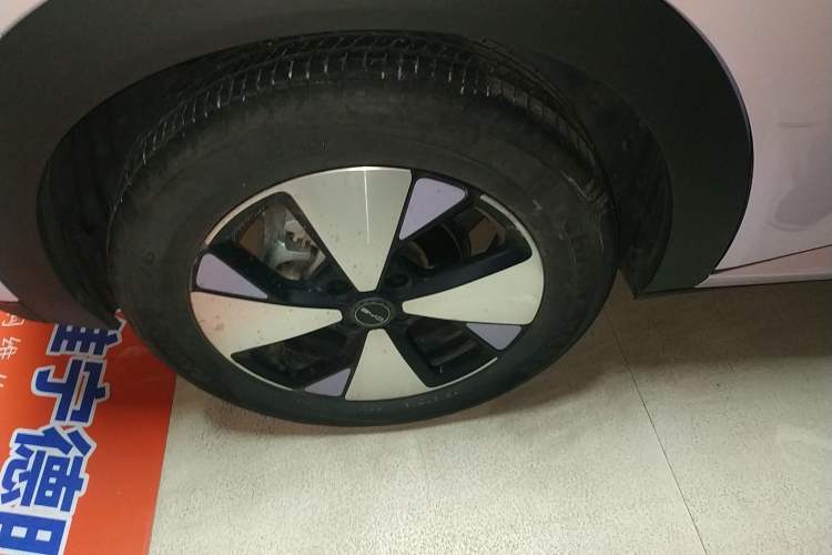 Used BYD Dolphin 2023 420 km Fashion Edition Right Rear Wheel Hub