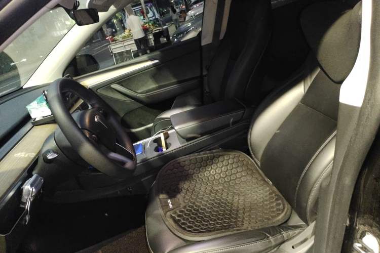 Used Tesla Model Y 2023 Long-Range All-Wheel-Drive Version