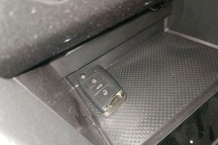 Used Volkswagen Tiguan L 2025 Model, Outstanding Version, 300TSI Automatic Two-Wheel Drive Longteng Edition