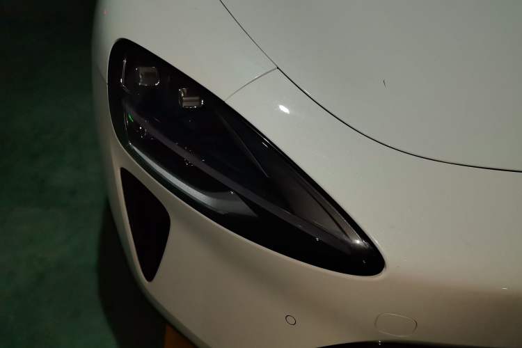 Used Xiaomi Auto SU7 2024 Rear-Drive Long-Range Intelligent Driving Version Right Front Headlight