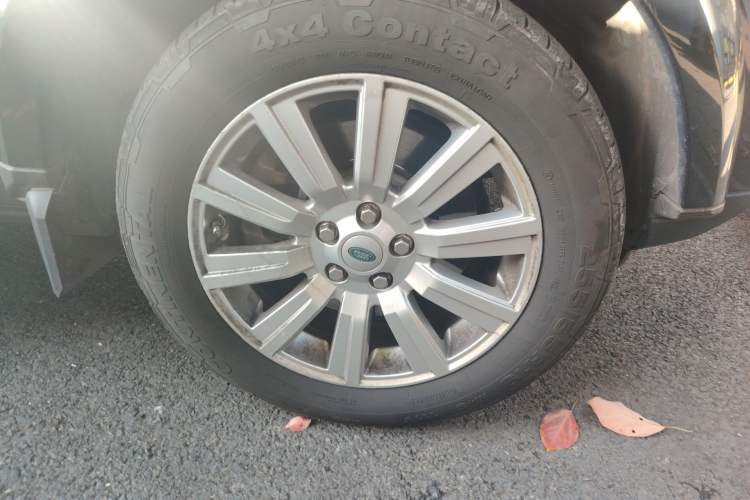 Used Land Rover Discovery 2011 3.0 SDV6 HSE Diesel Version Right Front Wheel Hub