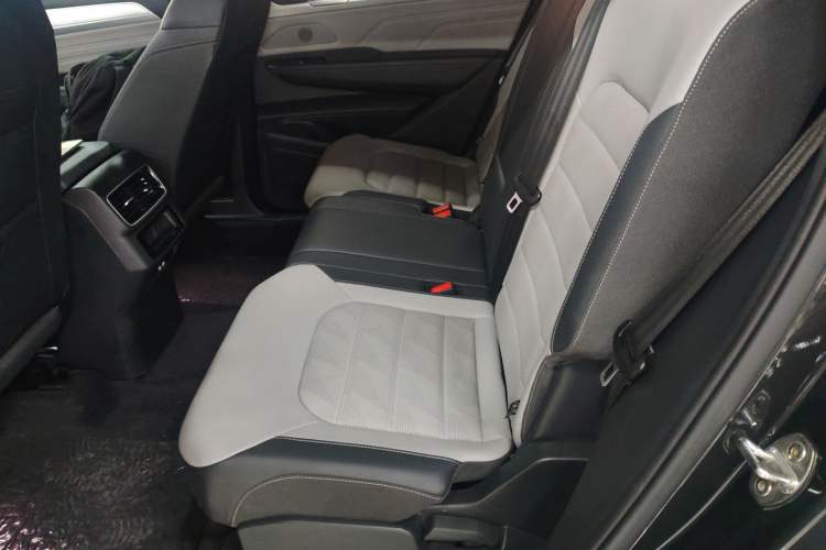 Used Volkswagen Tavendor 2023 330TSI Luxury Touring Edition
