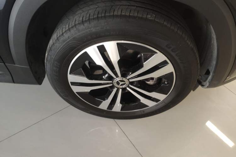 Used Mercedes-Benz GLB 2023 Refreshed GLB 200 Dynamic Edition Right Front Wheel Hub