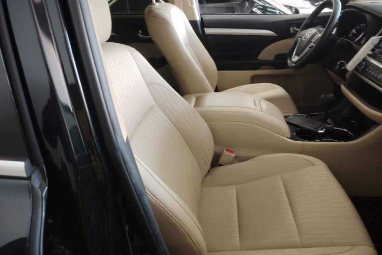 Used Toyota Highlander 2018 2.0T Two-Wheel Drive Elite Version 5 Seats China VI Standard
