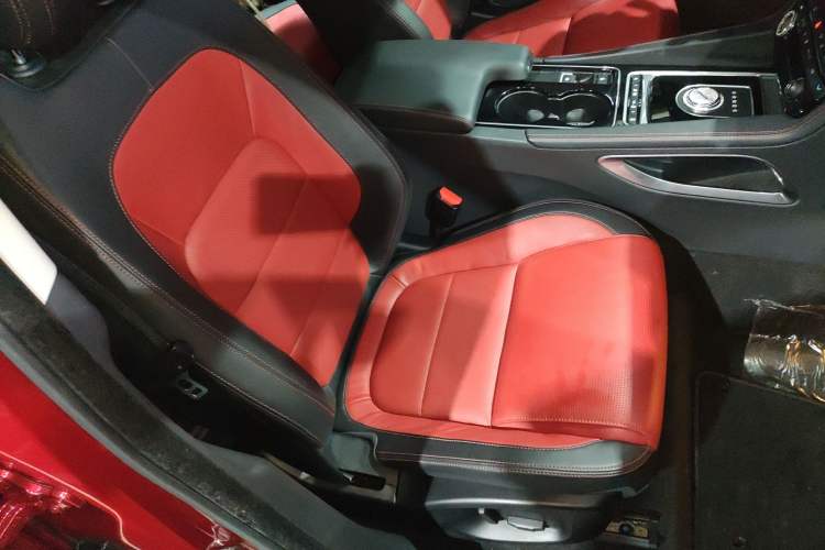 Used Jaguar F-PACE 2016 2.0T Two-Wheel-Drive R-Sport Sport Edition
