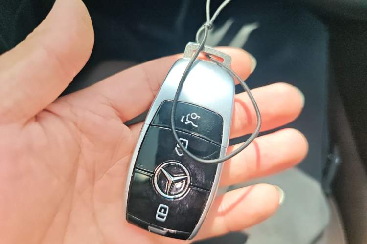 Used Mercedes-Benz E-Class 2019 Restyled E 300 L Sporty and Stylish Edition Vehicle Key