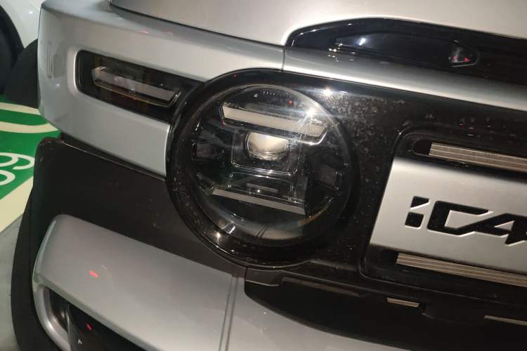 Used iCAR V23 2025 501 Four-Wheel Drive Intelligent Driving Version Right Front Headlight