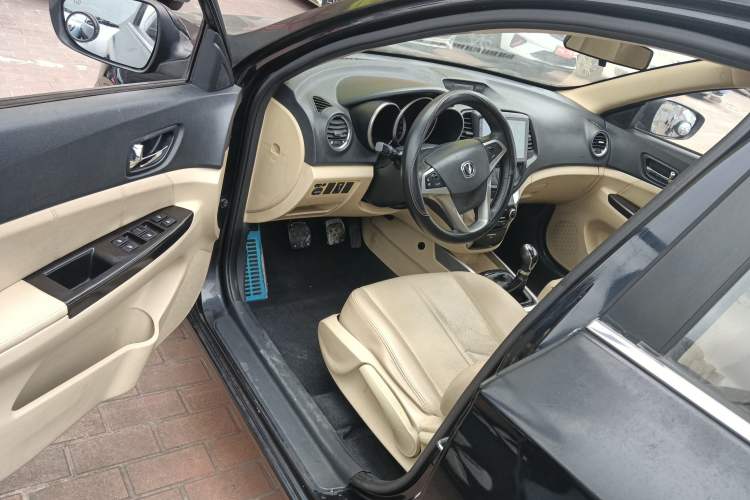 Used CHANGAN Eado 2014 1.6L Manual Luxury Model Driver Seat