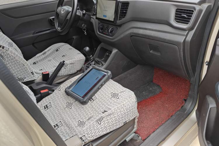 Used Wuling Hongguang V 2019 1.5L Jingqu Edition Sealed-Window Vehicle China VI LAR