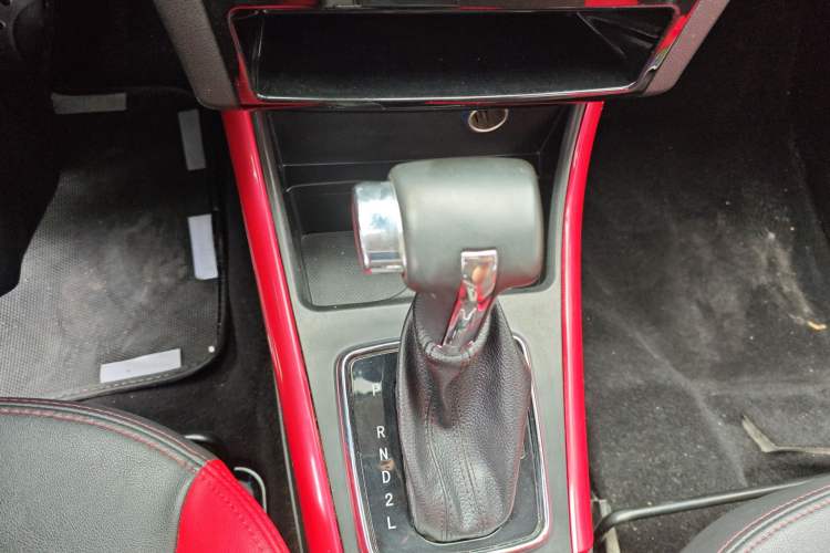 Used BAIC Senova X25 2015 1.5L Automatic Elite Model Gear Lever