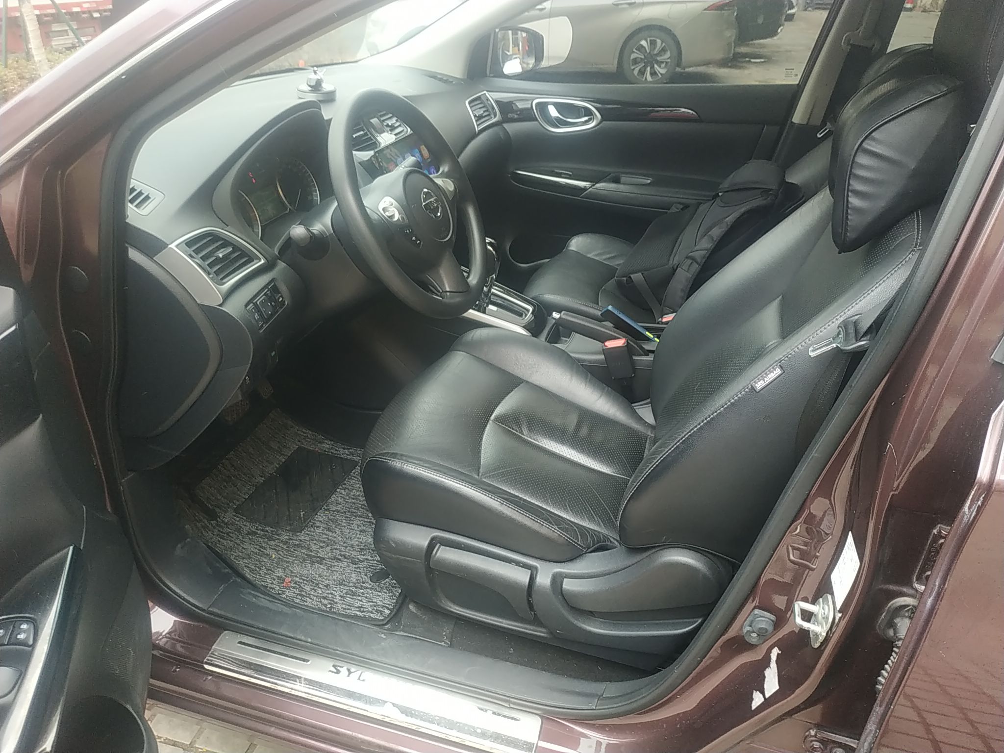 Переднее сиденье в автомобиле