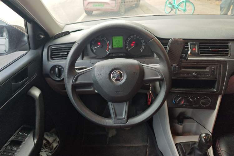 Used Skoda Rapid 2016 1.6L Manual Front-Wheel-Drive Version Steering Wheel