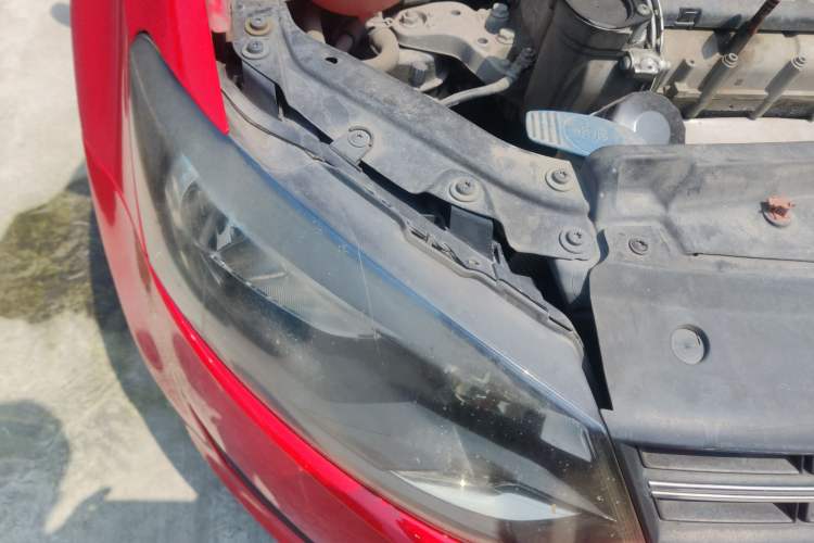 Used Volkswagen Polo 2011 1.6L Automatic ZhiShang Version Right Front Headlight