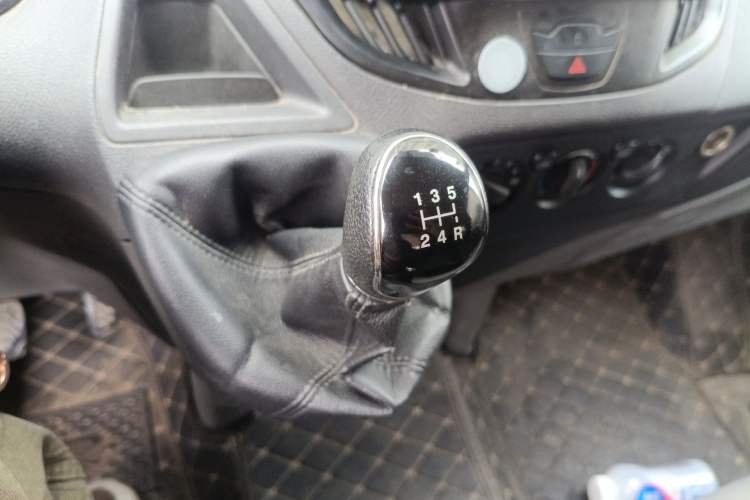 Used Ford Transit 2017 2.0T Diesel Van Mid-Chassis Mid-Roof China V Standard