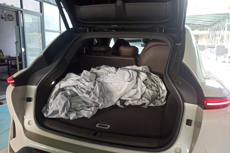 Used IM LS7 2023 90 kWh Elite Rear-Drive Version