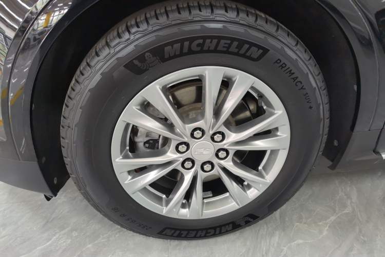 Used Cadillac XT5 2021 28T Luxury Model Left Front Wheel Hub