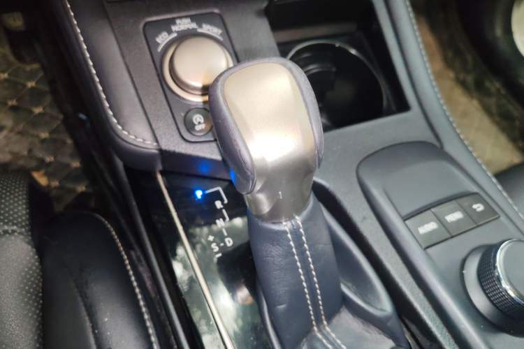 Used Lexus ES 2015 200 Elite Edition Gear Lever