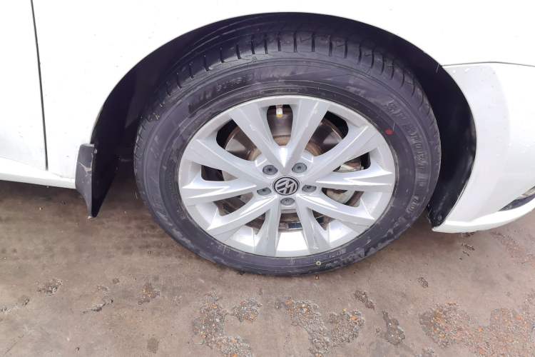 Used Volkswagen Lavida 2015 1.6L Automatic Comfort Edition
