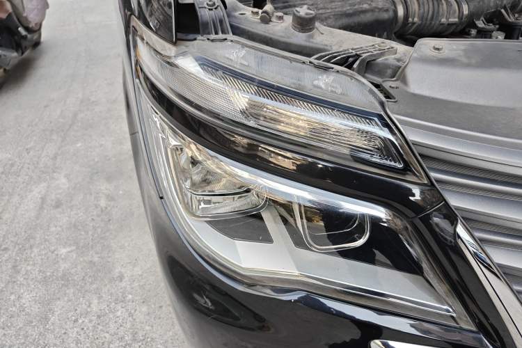 Used FORTHING Lingzhi 2020 M5L 1.6L Luxury 7-Seater
