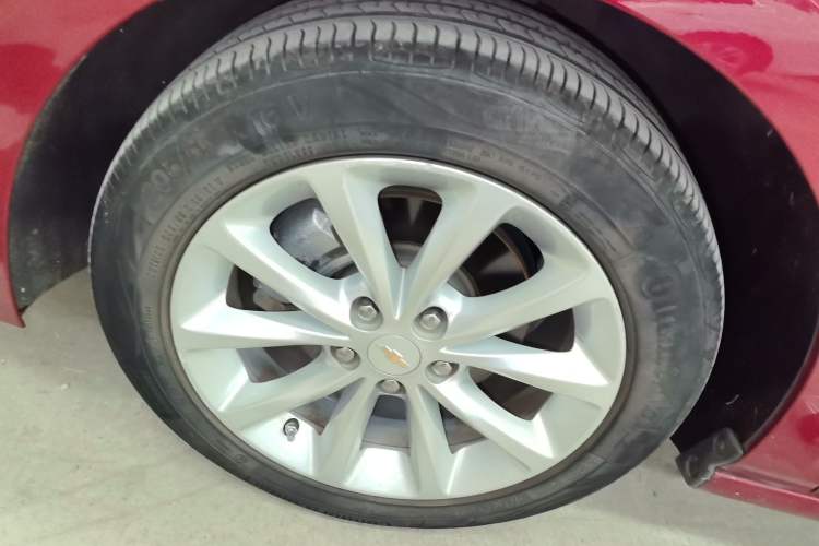 Used Chevrolet Cruze 2017 1.5L Automatic Pioneer Sunroof Edition
