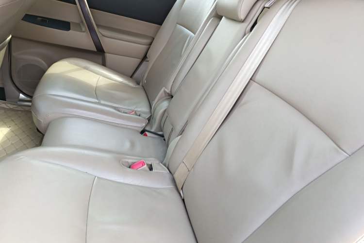 Used Toyota Highlander 2012 2.7L Two-Wheel Drive 7-Seater Luxury Edition