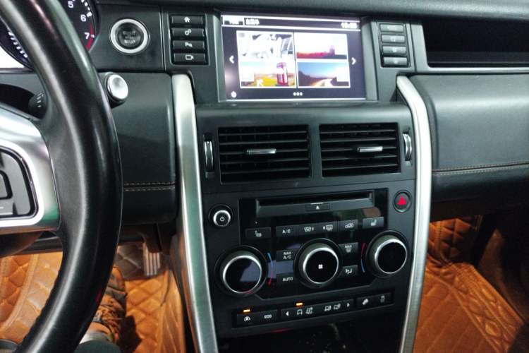 Used Land Rover Discovery Sport 2016 2.0T HSE LUXURY Audio And AC Panel