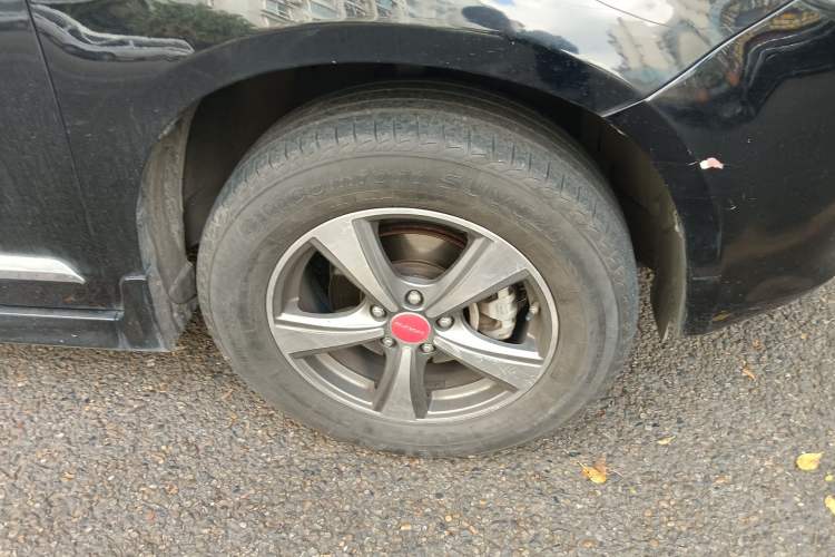 Used Haval H6 2013 Upgraded Model 1.5T Manual Two-Wheel Drive Elite Version Right Front Wheel Hub