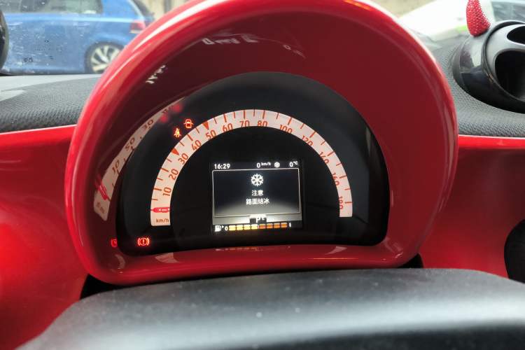 Used smart fortwo 2017 1.0L 52kW New Sound Special Edition China V Emission Standard
