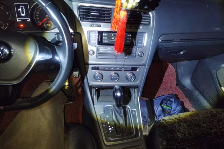 Used Volkswagen Golf 2014 1.6L Automatic Comfort Model Audio And AC Panel