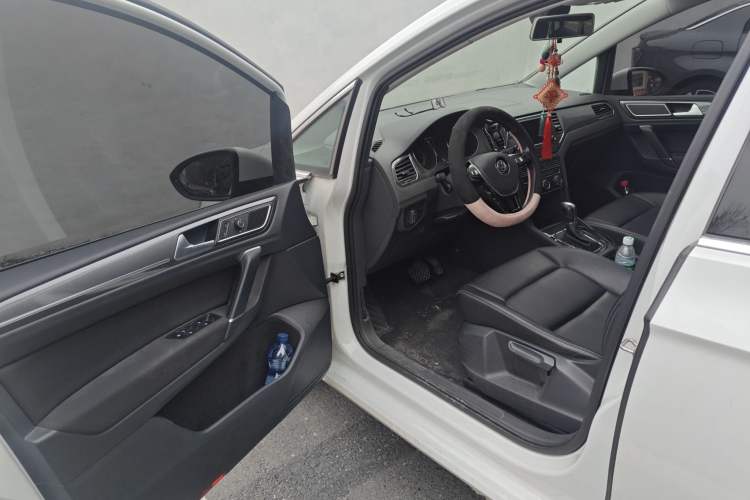 Used Volkswagen Golf Sportsvan 2016 230TSI Automatic Trend Edition Driver Seat