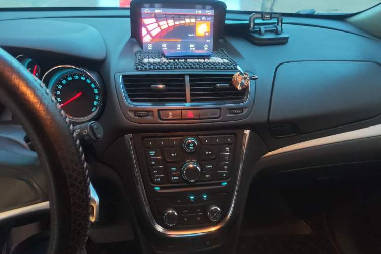 Used Buick Encore 2015 1.4T Automatic Two-Wheel Drive Urban Elite Version Audio And AC Panel