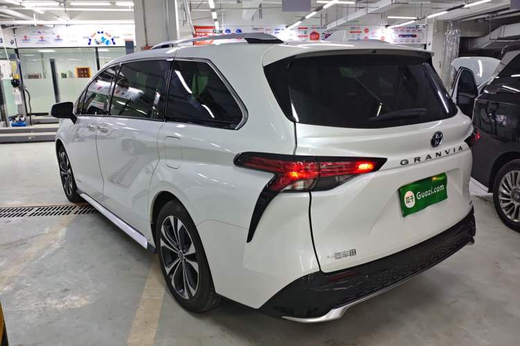 Used Toyota Granvia 2023 2.5L Hybrid Prestige PLUS Edition
