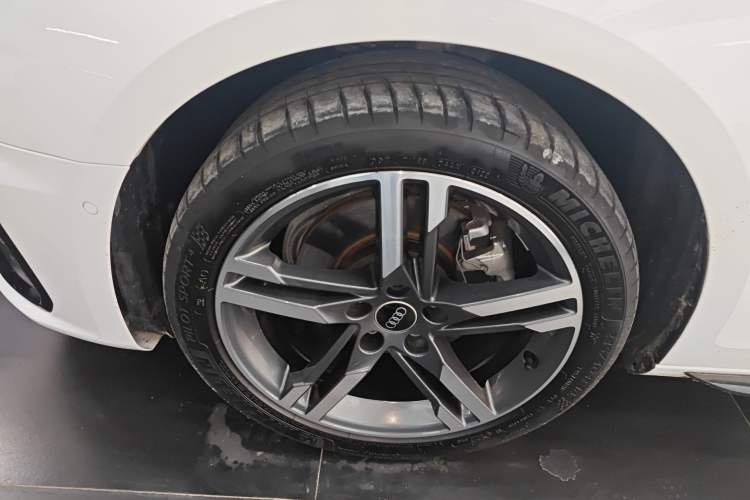 Used Audi A4L 2022 40 TFSI Luxury Dynamic Model Left Front Wheel Hub