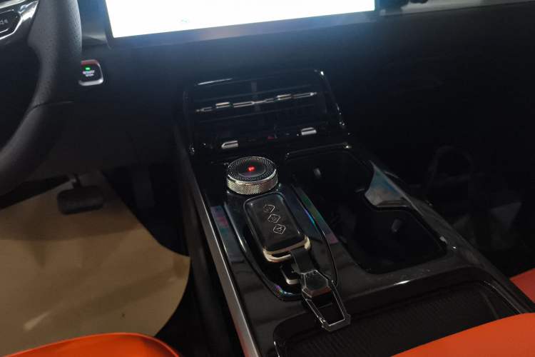 Used Wuling Xingguang 2024 Co-Creation Edition 510 Advanced Model
