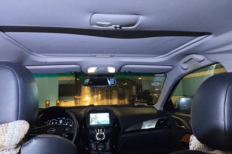 Used BYD Qin New Energy 2015 1.5T Dual-Crown Flagship Plus Edition
