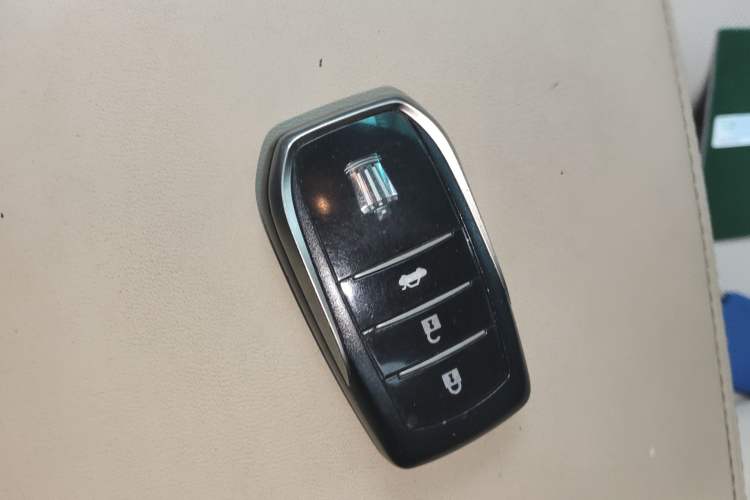 Used Toyota Crown 2012 2.5L Royal Leather Edition
