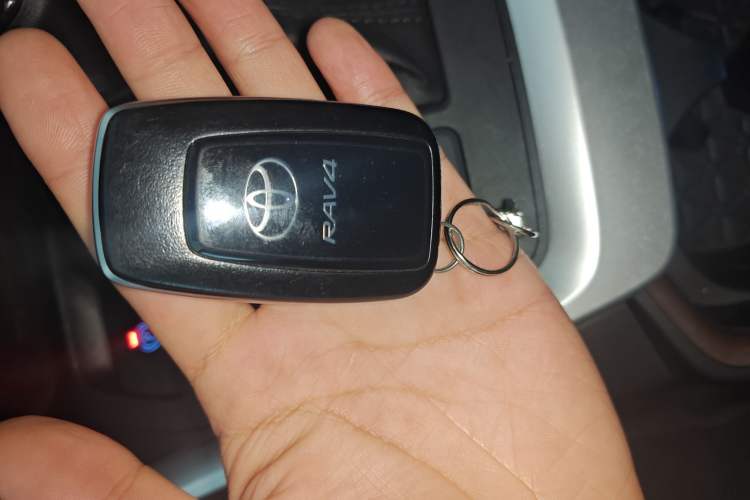 Used Toyota RAV4 2020 2.0L CVT Four-Wheel Drive Prestige Edition
